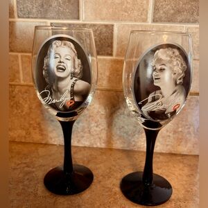 Marilyn Monroe 2010 Bradford Exchange Wine glasses